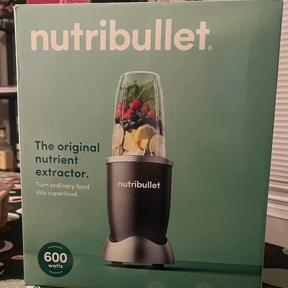 NutriBullet 600-Watt Nutrient Extractor - Grey/Silver